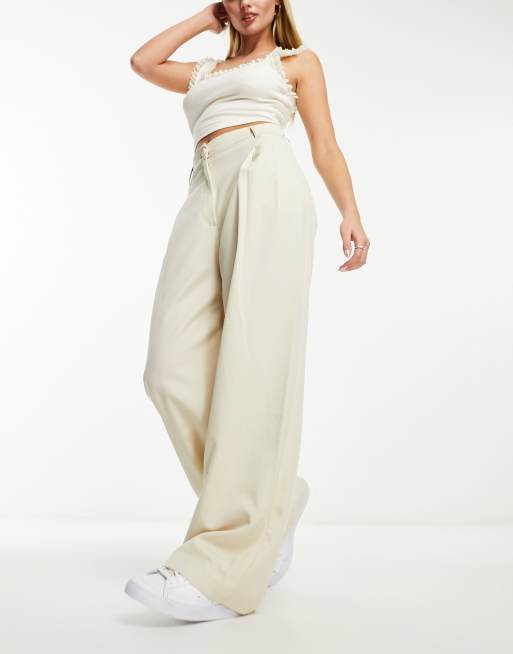 Monki – Elegante Hose in Beige mit weitem Schnitt und hohem Bund