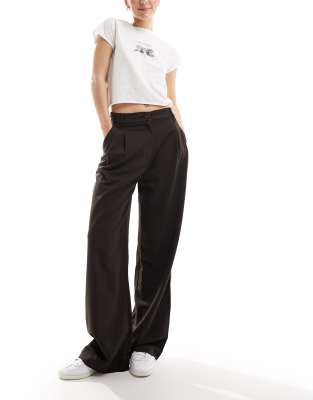 Monki - Elegante Hose in Braun mit hohem Bund-Brown