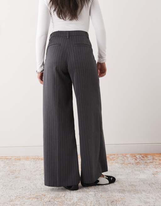 Monki – Elegante Hose in Dunkelgrau mit weitem Schnitt, hohem Bund und Nadelstreifen, 3 von 5