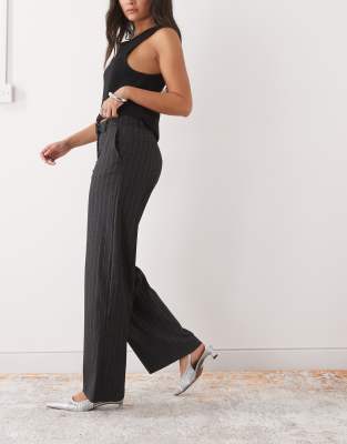 Monki - Elegante Hose in Dunkelgrau mit weitem Schnitt, mittelhohem Bund und Glitzerstreifen