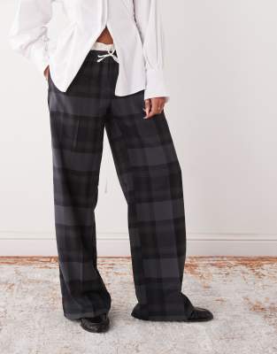 Monki - Elegante Schlupfhose in grau kariert mit Bund aus Baumwolle