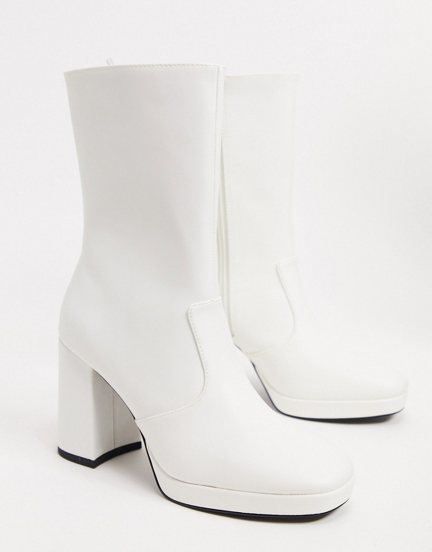 Monki – Ellen – Vita skor i läderimitation med blockklack