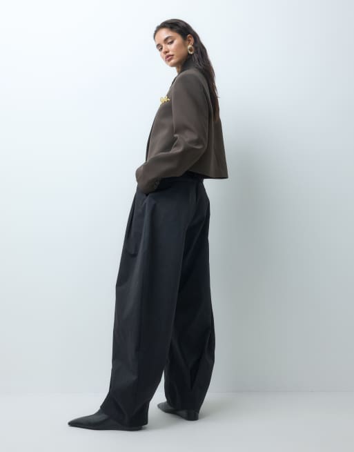Monki exclusive pleated tailored barrel trousers in black, 4 of 5