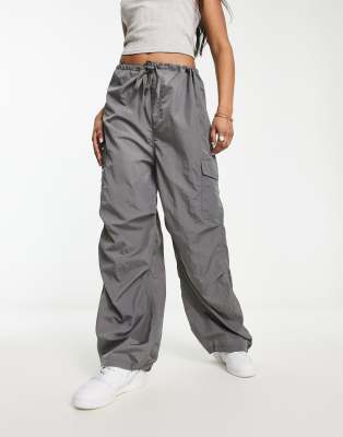 Monki - Fallschirmhose in Grau