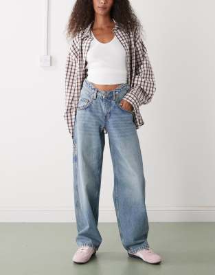 Monki - Fever - Weite Workwear-Jeans in verwaschenem Blau