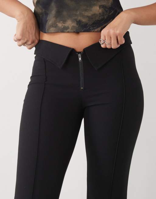 Monki - Flare broek met lage omgeslagen taille in zwart, 4 van 5