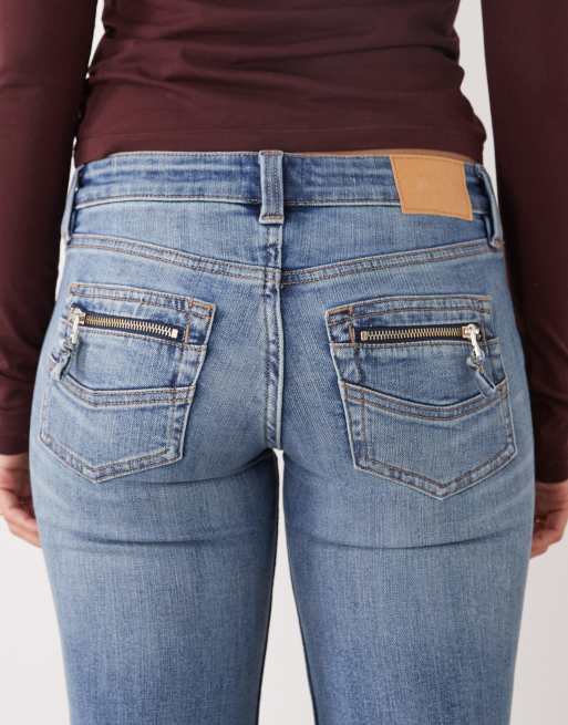 Monki - Flared jeans met achterzakken met detail in lichtblauw, 4 van 5