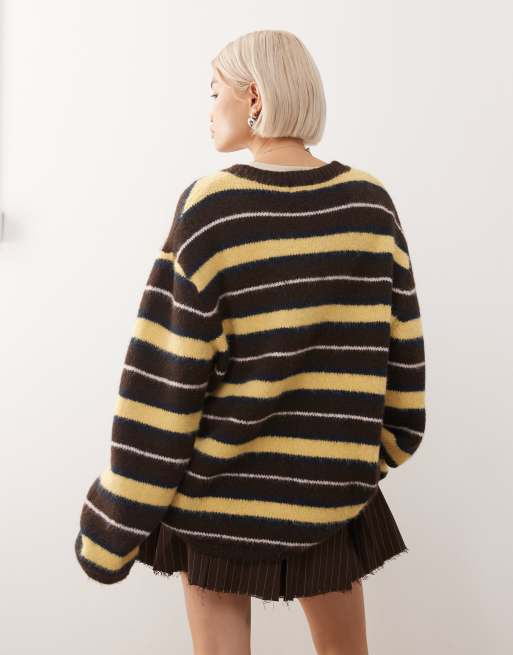Monki – Flauschige Oversize-Strickjacke in Braun und Gelb mit Streifen, 2 von 4
