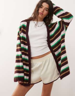Monki - Flauschige Oversize-Strickjacke in Flieder mit Streifen-Lila
