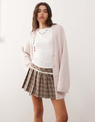 Monki - Flauschige Oversize-Strickjacke in Hellrosa