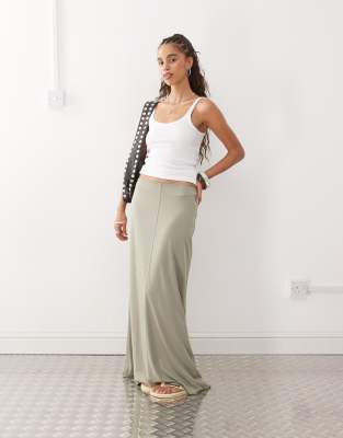 Monki - Fließender Maxirock in Khaki-Grün