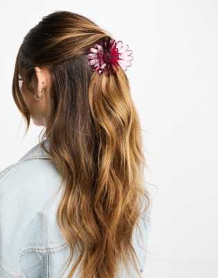 Flower Claw Clip Hairstyle 🌸🖤 Gather hair into a low ponytail