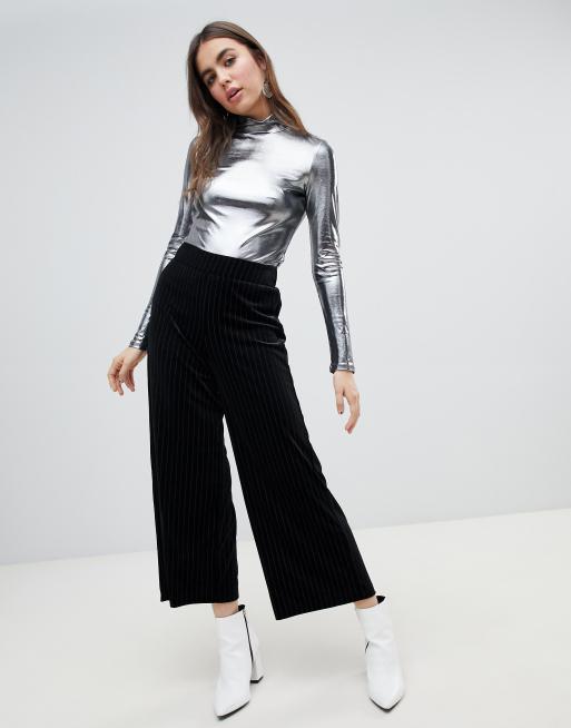 Monki - Fluwelen broek met wijde pijpen en krijtstreep in zwart