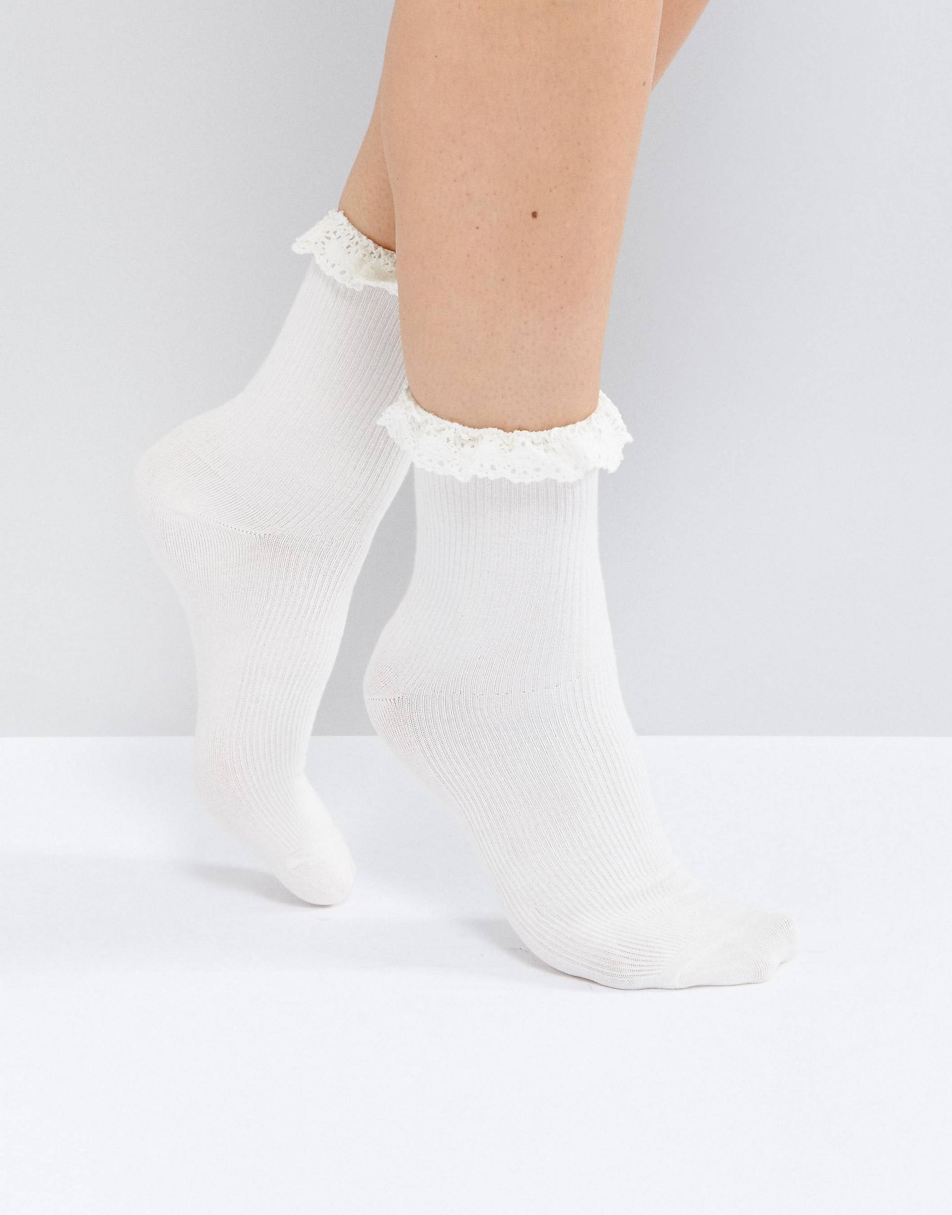 Белые носочки фетиш. Носки Monki. Носки 7/6 Ankle Socks White. Носки с оборками. Белые носки с оборкой.