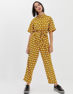 gelber jumpsuit