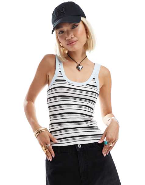 Monki - Geribbelde aansluitende top met lage ronde hals en strepen in blauw en wit - view 1