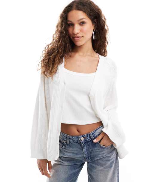Monki – Gerippte Strickjacke in Weiß mit kastigem Schnitt - view 1
