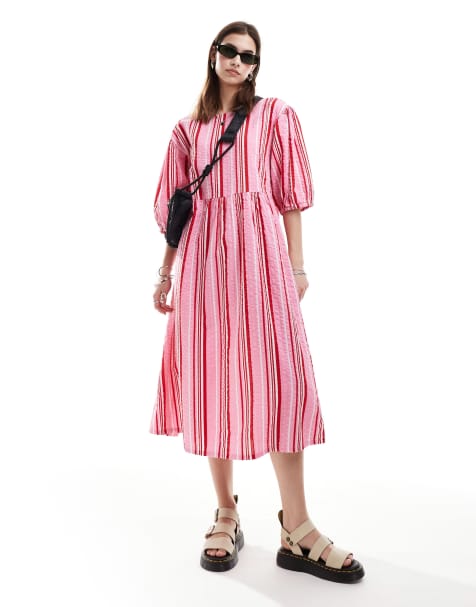 Monki – Gesmoktes, bunt gestreiftes Midikleid aus Seersucker - view 1