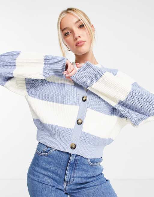 Monki – Gestreifte Strickjacke aus Baumwolle in Blau und Weiß - LBLUE