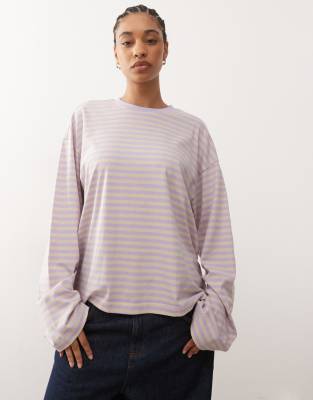 Monki - Gestreiftes, langärmliges Oberteil in Flieder-Lila