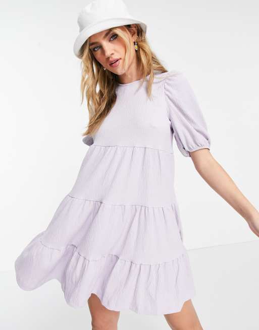 Monki – Gestuftes Mini-Hängerkleid in Flieder