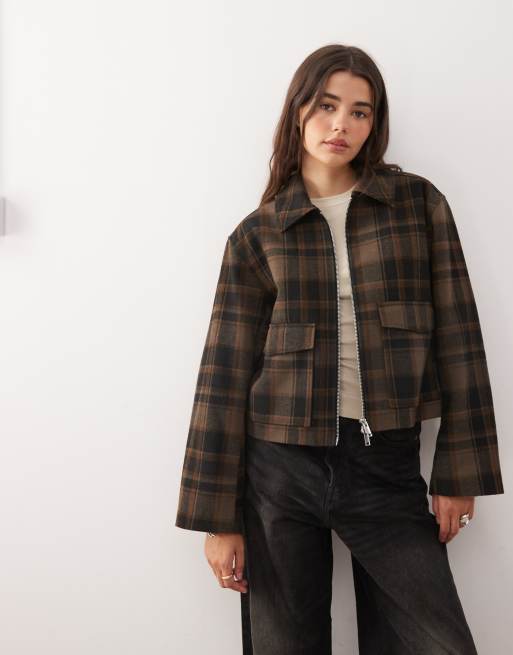 Monki - Giacca con colletto corto in misto lana marrone a quadri 