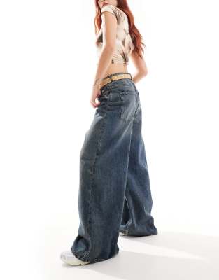 Giga low waisted baggy wide fit jeans in washed blue