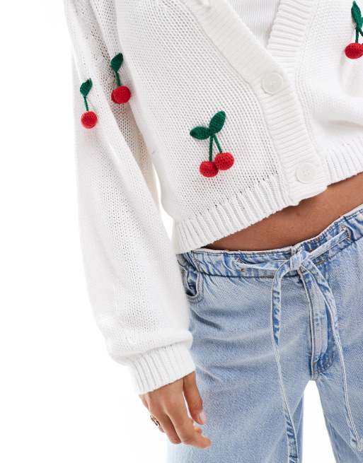 Monki - Gilet boutonné coupe carrée en maille torsadée avec cerises en relief - Blanc, 3 de 4