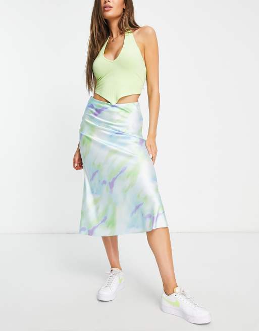 Monki - Gonna sottoveste midi in raso verde e blu tie-dye 
