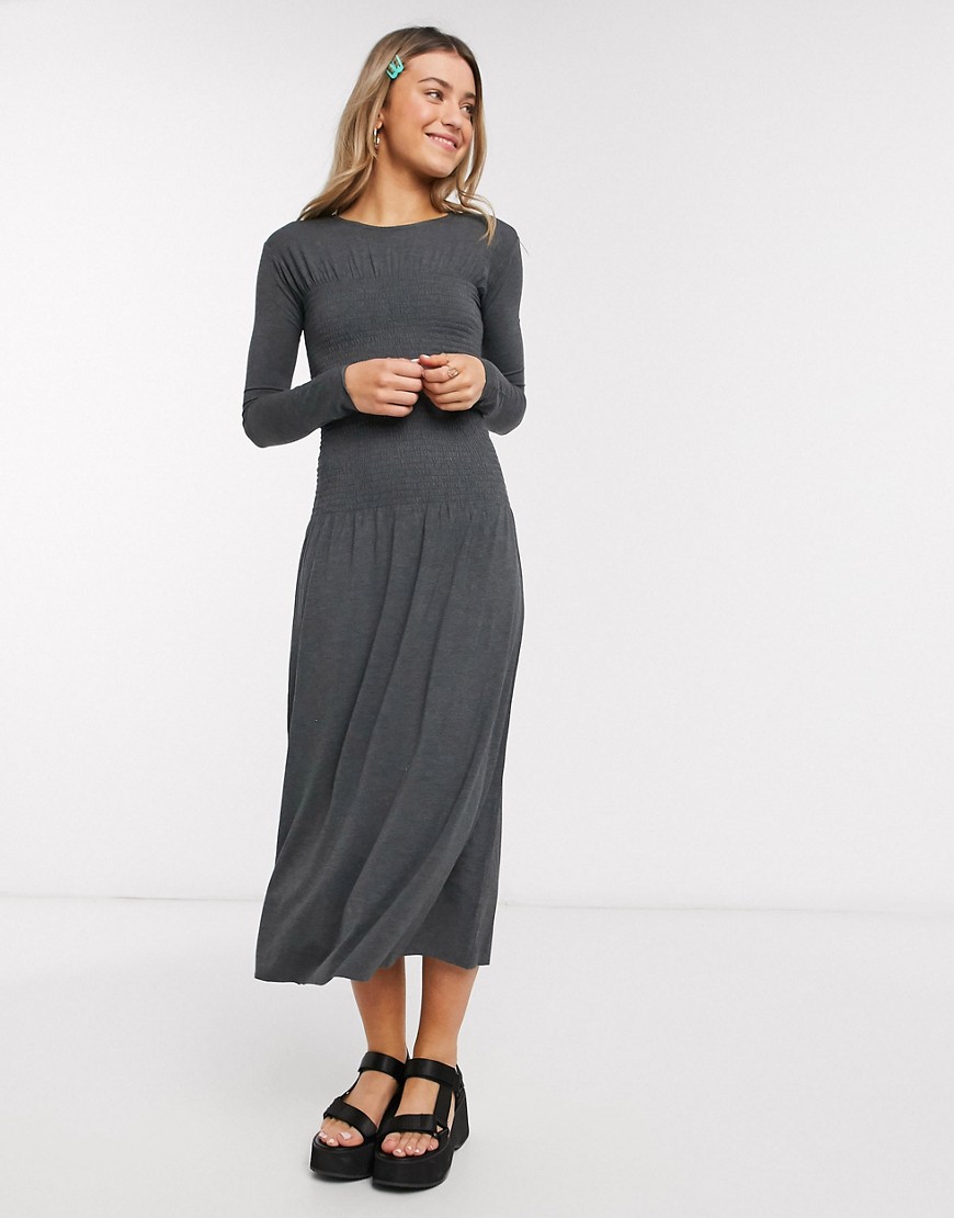 Monki Greta - Midi-jurk met smokwerk en lange mouwen in grijs