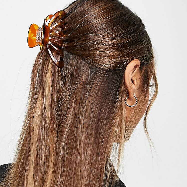 Monki hair claw clip in brown tortoiseshell | ASOS