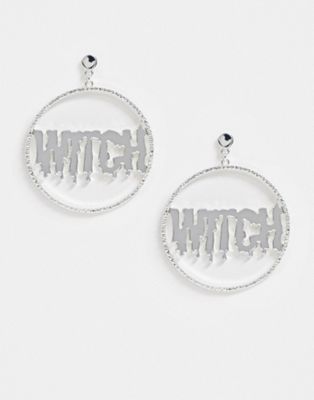 Monki - Halloween - Oorbellen met tekst 'WITCH' in zilver