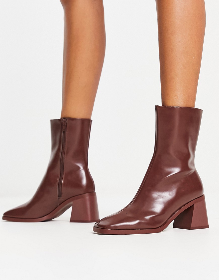 Monki heeled ankle boot in chocolate-Brown