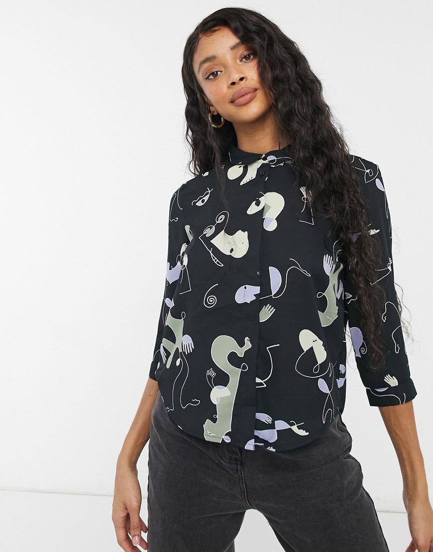 Monki - Hella - Camicia in tessuto riciclato con stampa di corpi, colore nero-Multicolore