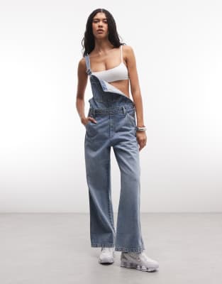 Monki - Hilli - Jeans-Latzhose in hellblauer Waschung
