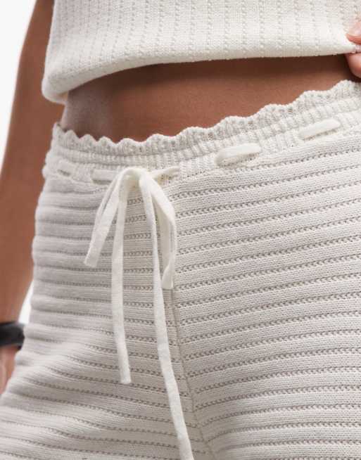 Monki - Hotpants in gehaakte stijl met ruches in wit, deel van co-ord set, 3 van 5