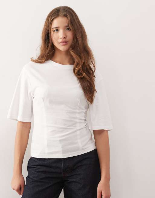 Monki - Hvid overdel med indsnævret talje