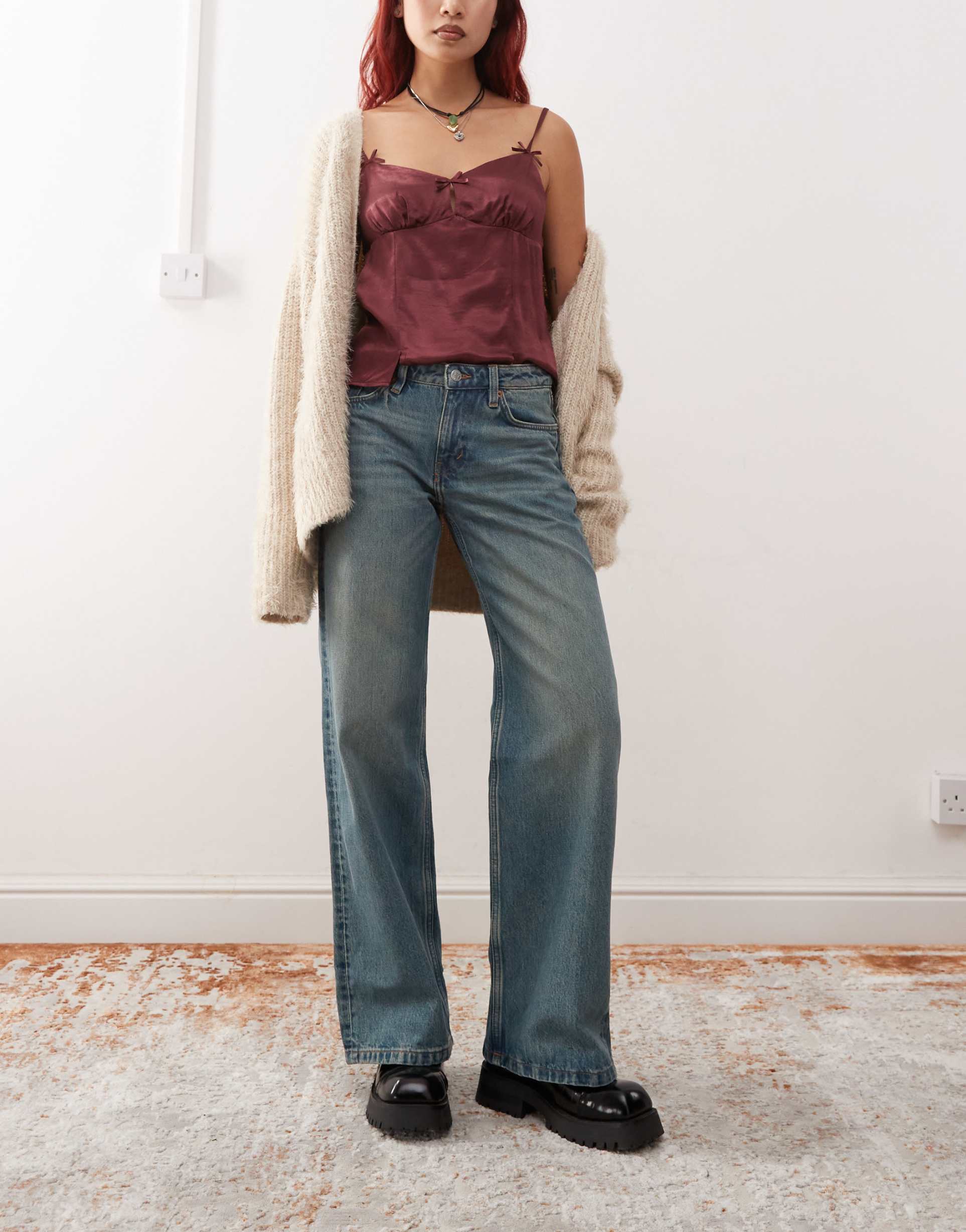 monki imoo low waisted wide fit jeans in mid blue wash