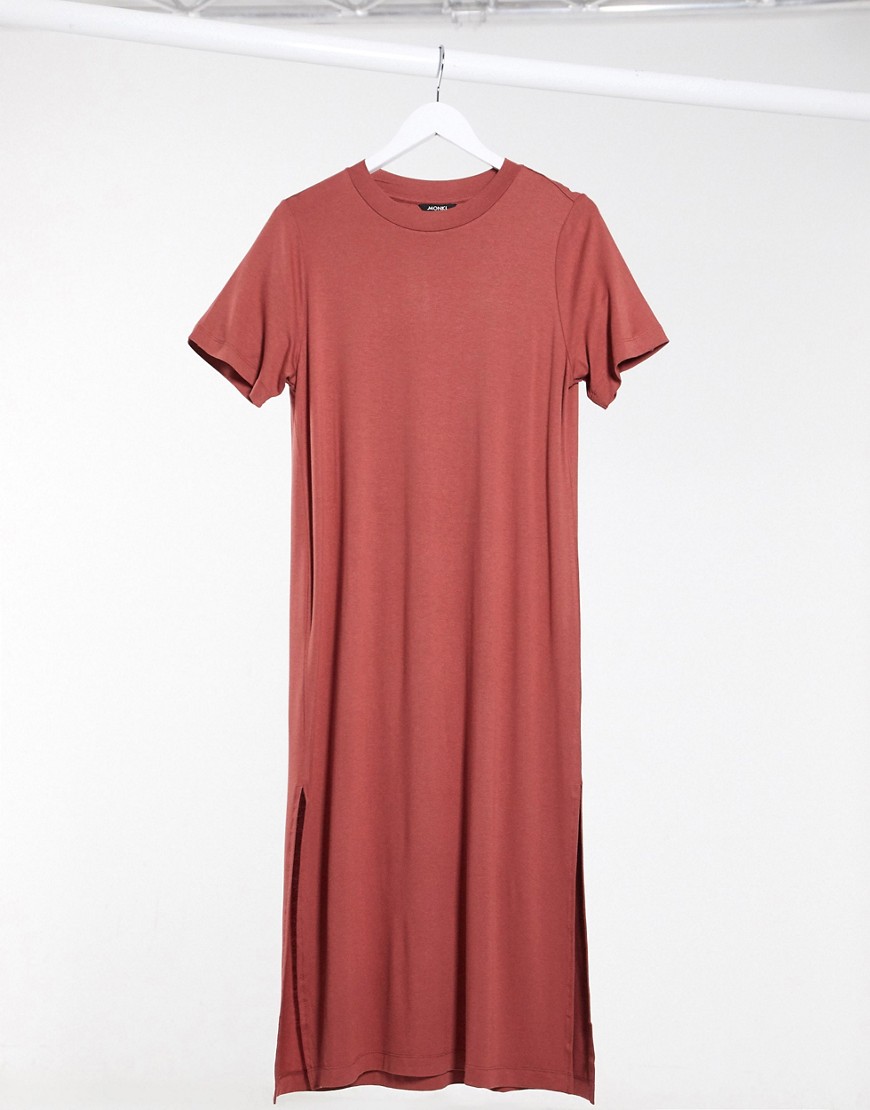 Monki – Isabella – Rosa midiklänning i jersey och t-shirtmodell med slits i sidan, endast hos ASOS