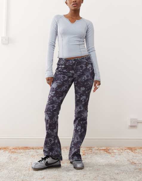 Monki - Jean bootcut stretch taille basse à fleurs - Bleu - view 1