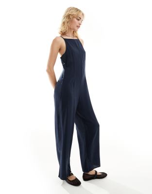 Monki - Jumpsuit in Marineblau mit weitem Bein und quadratischem Ausschnitt