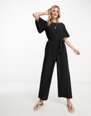 Monki - Jumpsuit in Schwarz mit Flatterärmeln und Bindegürtel in der Taille-Black