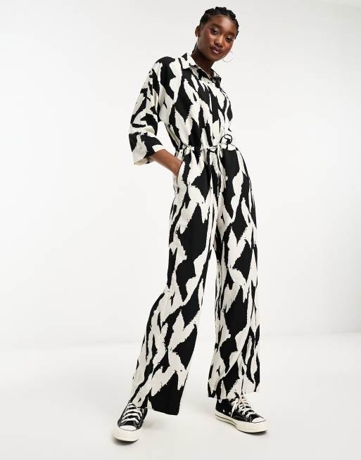 Monki - Jumpsuit med løs pasform i sort og hvidt abstrakt print
