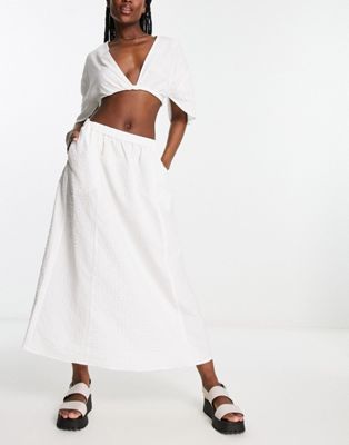 Monki solid jaquard flower midi skirt in white - ASOS Price Checker