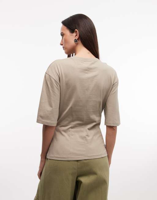 Monki - Kakigrøn T-shirt med indsnævret talje, 3 af 4