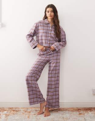Monki - Karierte Mix and Match-Pyjamahose aus Flanell in Flieder-Lila