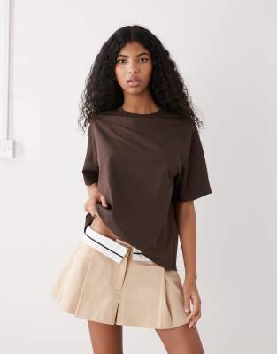 Monki - Kastiges Oversize-T-Shirt in Schokobraun-Brown