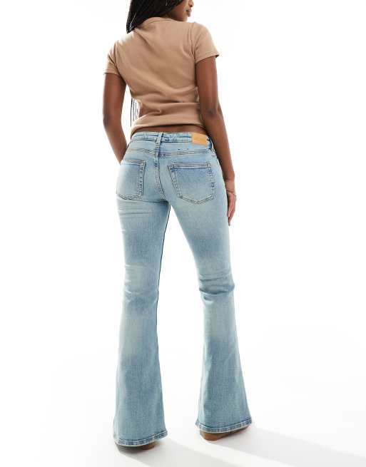 Monki - Katsumi - Flared jeans met lage taille in blauw met getinte dirty wash , 3 van 5