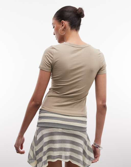 Monki – Knapp und schmal geschnittenes T-Shirt in Olivgrün, 4 von 4