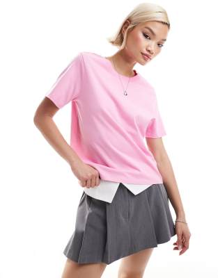 Monki - Kurzärmliges T-Shirt in Rosa